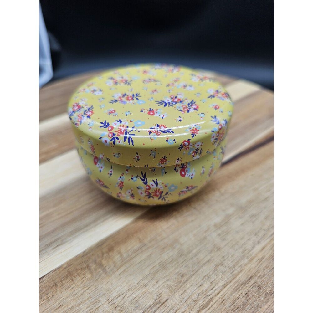 Pioneer Woman Wild Jasmine & Daisy Tin Candle‎